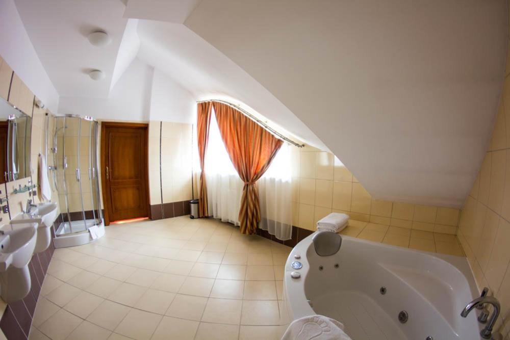 Hotel Stodolka Cminsk Ngoại thất bức ảnh