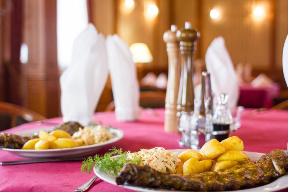 Hotel Stodolka Cminsk Ngoại thất bức ảnh