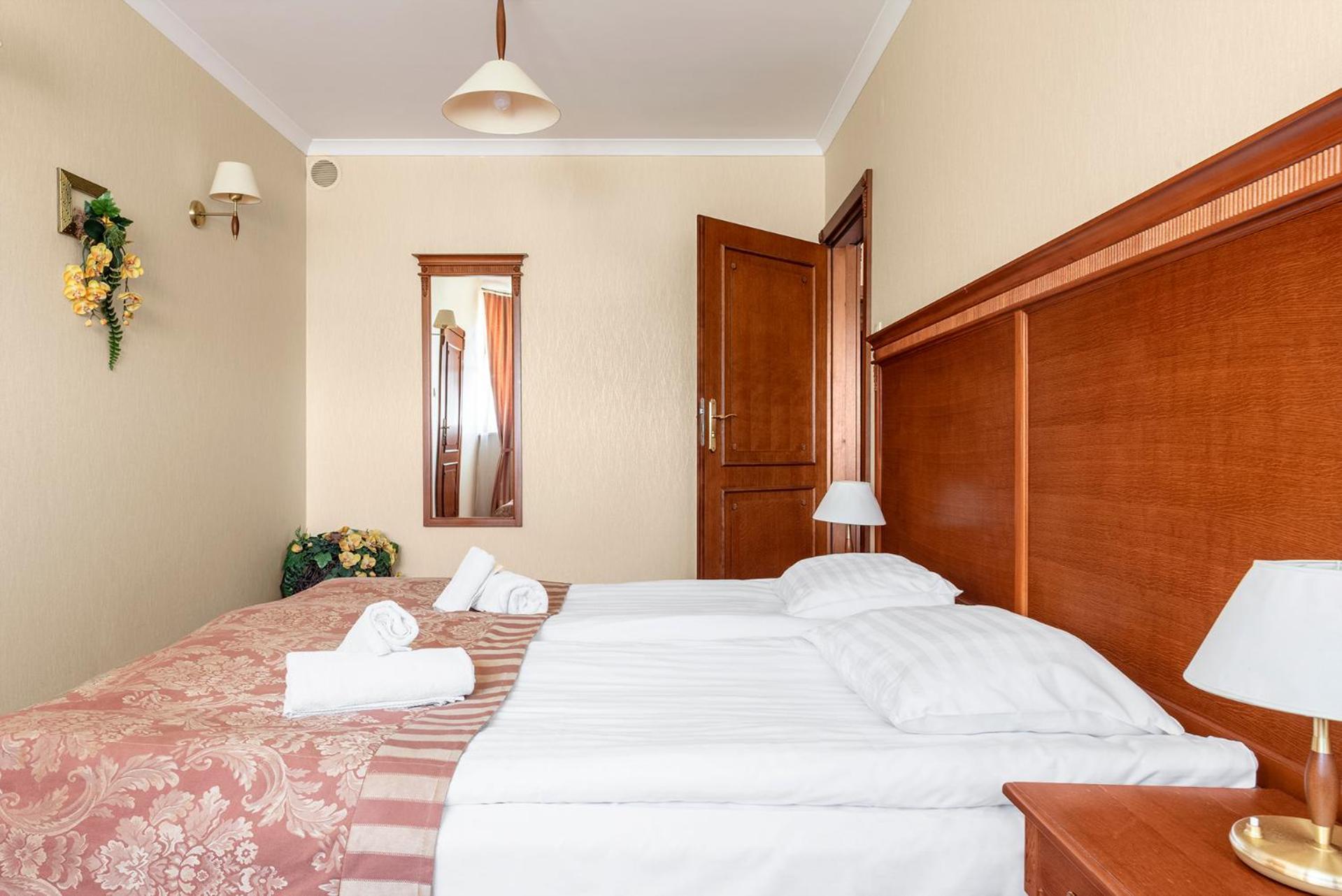 Hotel Stodolka Cminsk Ngoại thất bức ảnh